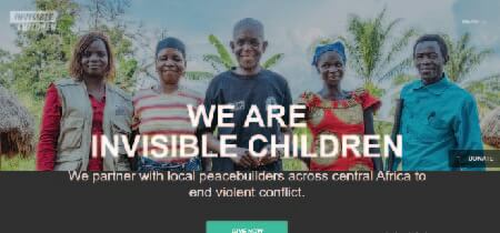 Home page de la web invisible childrens con fotografía de niños africanos 