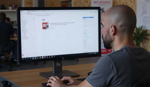 Álvaro Torres revisando un formulario en WordPress y corrigiendo mensajes de error
