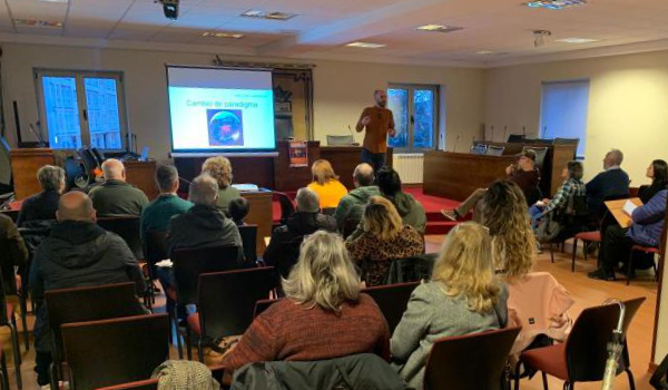 Álvaro Torres impartiendo formación TIC a equipos de empresa