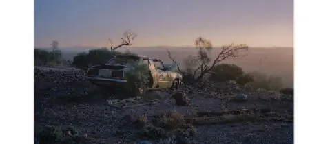 imagen de un coche abandonado en captura de pantalla de la web portafolio de Chris Round