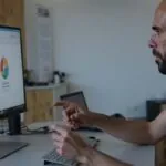 Álvaro Torres por comentarios en redes sociales